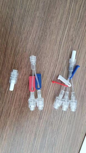 Disposable Medical Extension Tube Triple Needleless Connector Plastic Connector